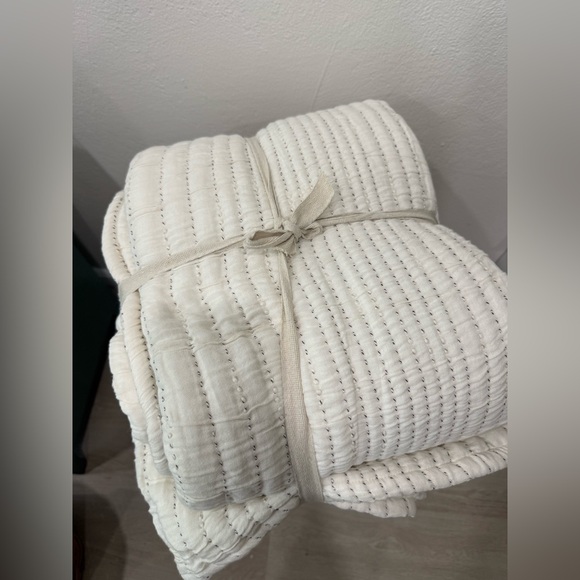 NWT Queen Organic Cotton Channel Stitch Coverlet in Undyed - Picture 6 of 7